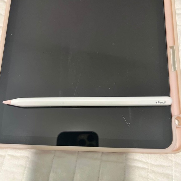 iPad Air 4th Generation with Apple Pencil and accessories - Picture 4 of 7